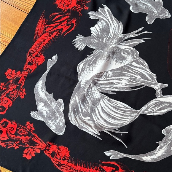 Alexander McQueen Silk Black and Gray Skull Scarf With Koi Fish 51.18 X 51.18 - Picture 11 of 12